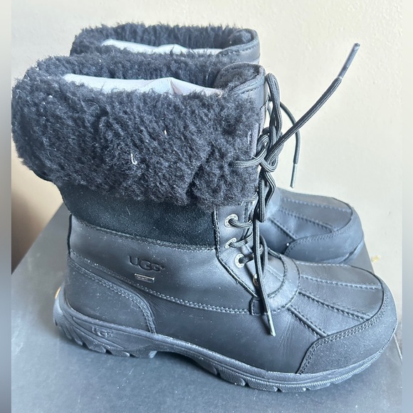 UGGS Men’s Waterproof Butte Black Boots Size 10 Duck Toe Wool Lining Lace Up - Picture 7 of 9